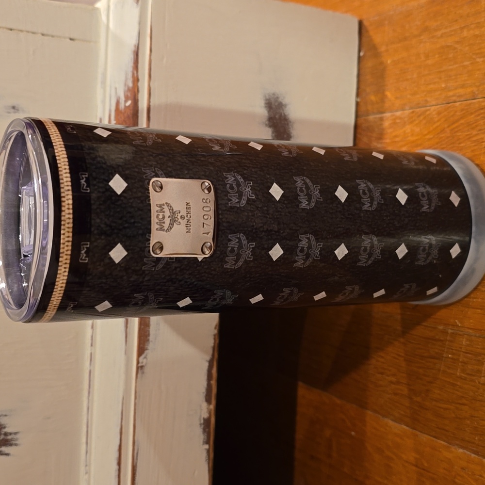 NIB Insulated 20 Oz Tumbler With Metal Straw And Cleaning Brush - Picture 4 of 5